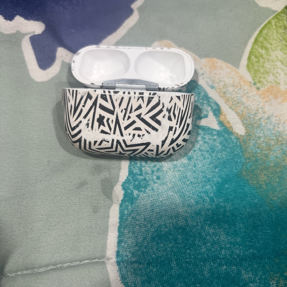 Black and White Patterned Earbud Headphones